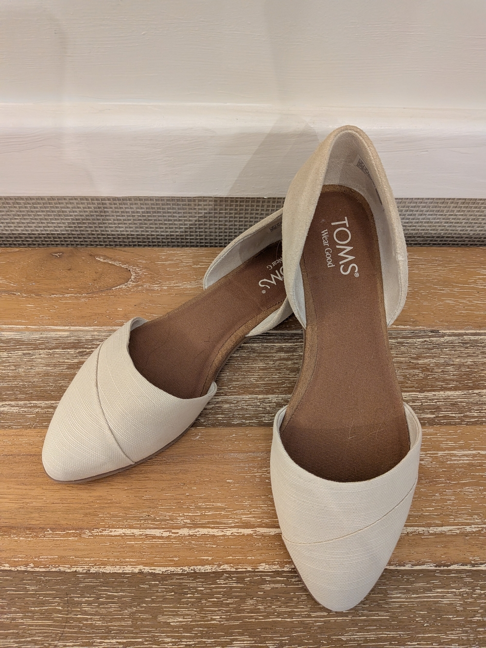 TOMS Women’s Cream D’Orsay Flats. NWOT 8
